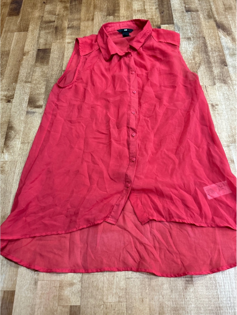 womens H&M Sleeveless Red Button-Up Blouse Size 8